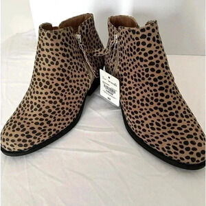Brand New Arizona’s Canyon ankle booties. Size 6 Medium